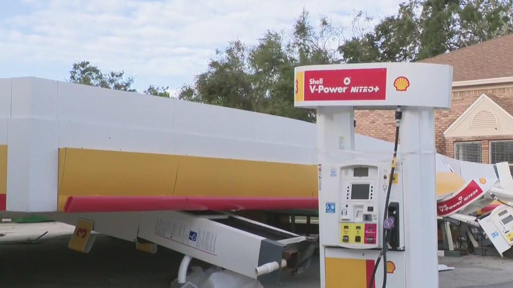 Hurricane Isaias damages homes and businesses along Florida Gulf Coast — CBS Miami, Jupiter Business news