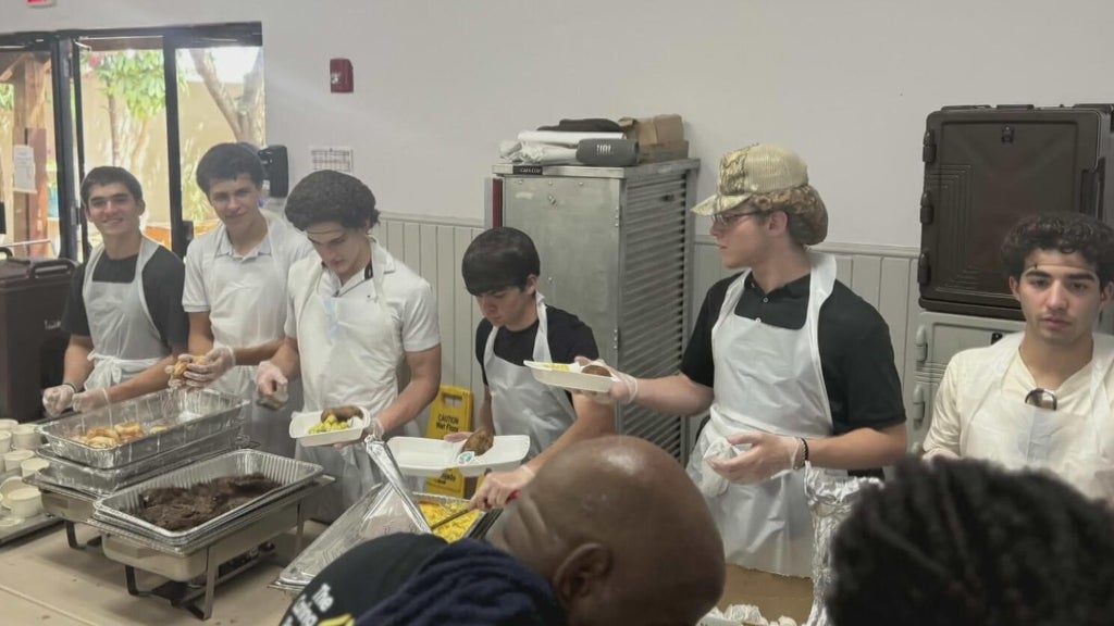 Nonprofit created by South Florida high school students goes far beyond helping those in need — CBS Miami, Jupiter Schools news