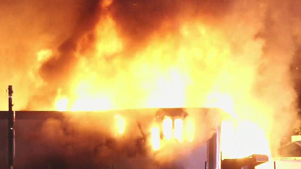 Video shows intense fire that broke out at mobile home in West Little River — CBS Miami, Jupiter Community news