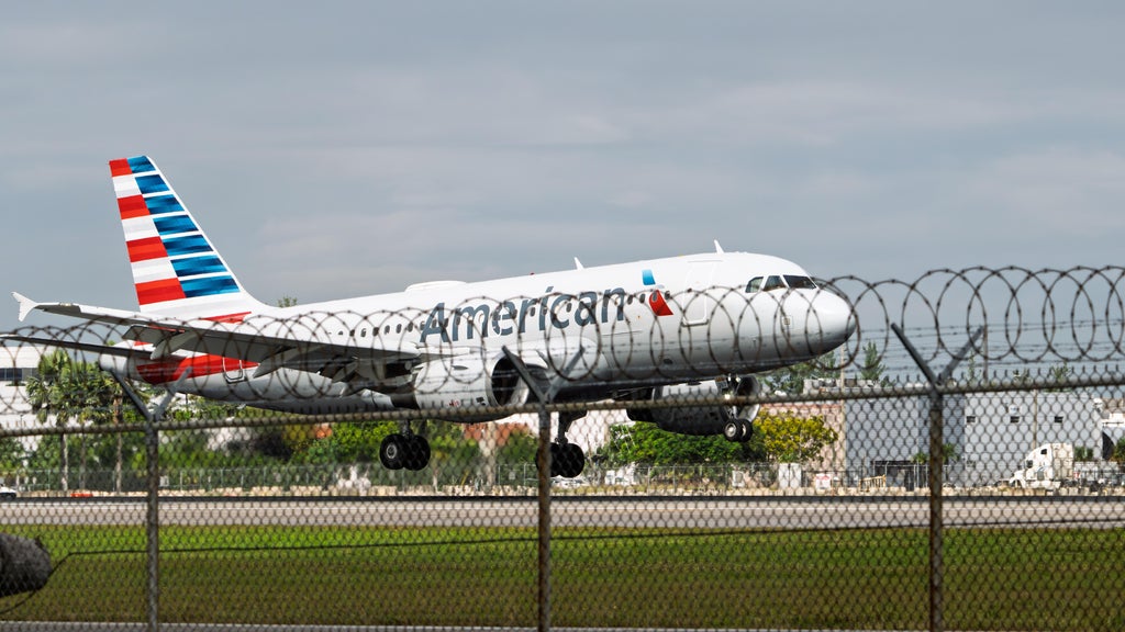 American Airlines flight to Guyana returns to Miami after passenger allegedly threatens crew — CBS Miami, Jupiter Community news