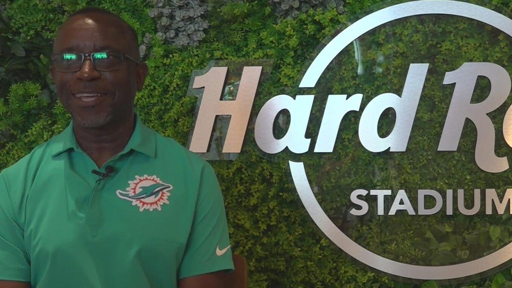 Hustle and Heart: Miami Dade College professor finds passion as Hard Rock Stadium usher — CBS Miami, Jupiter Schools news