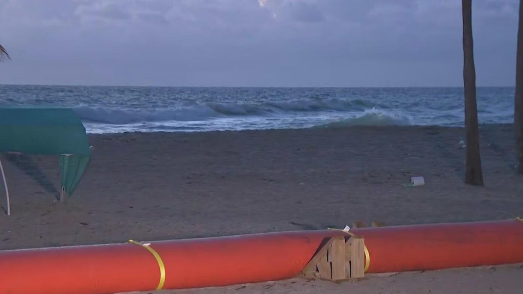 King tides disrupt beachgoers, businesses in Hollywood Beach — CBS Miami, Jupiter Dining news