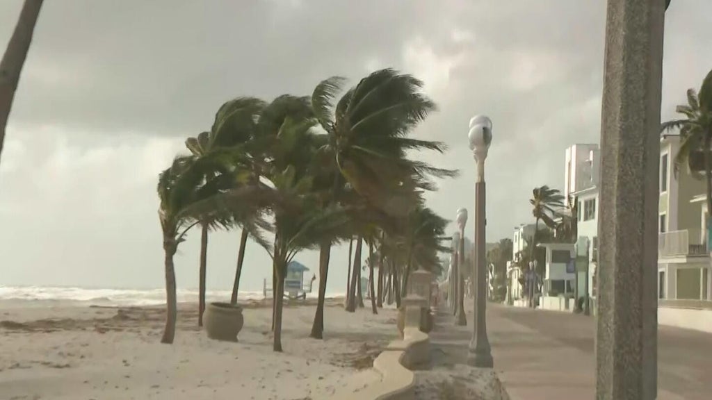 Strong wind, king tides send water surging inland leading to coastal flooding across South Florida — CBS Miami, Jupiter Business news