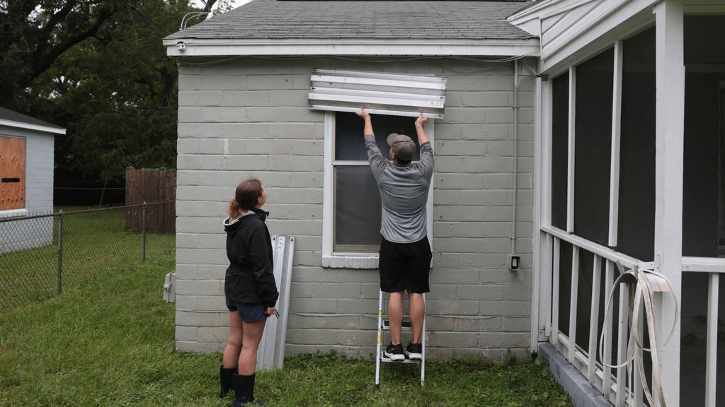 Dangerous Hurricane Isaias has Florida residents scrambling to prepare, evacuate ahead of storm's onslaught — CBS Miami, Jupiter Business news