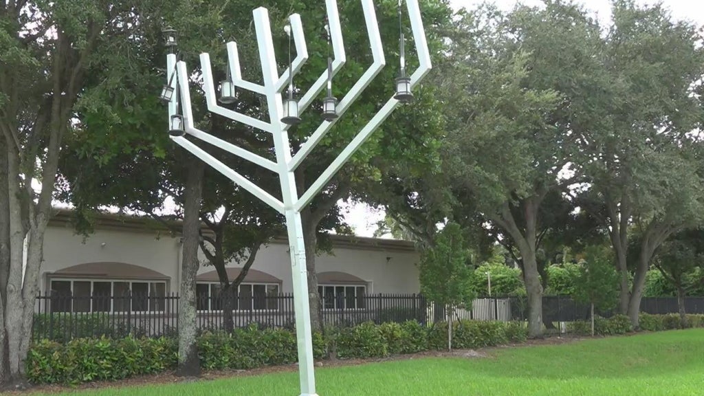 California man accused of ramming a shopping cart into menorah outside Broward synagogue, police say — CBS Miami, Jupiter Health news