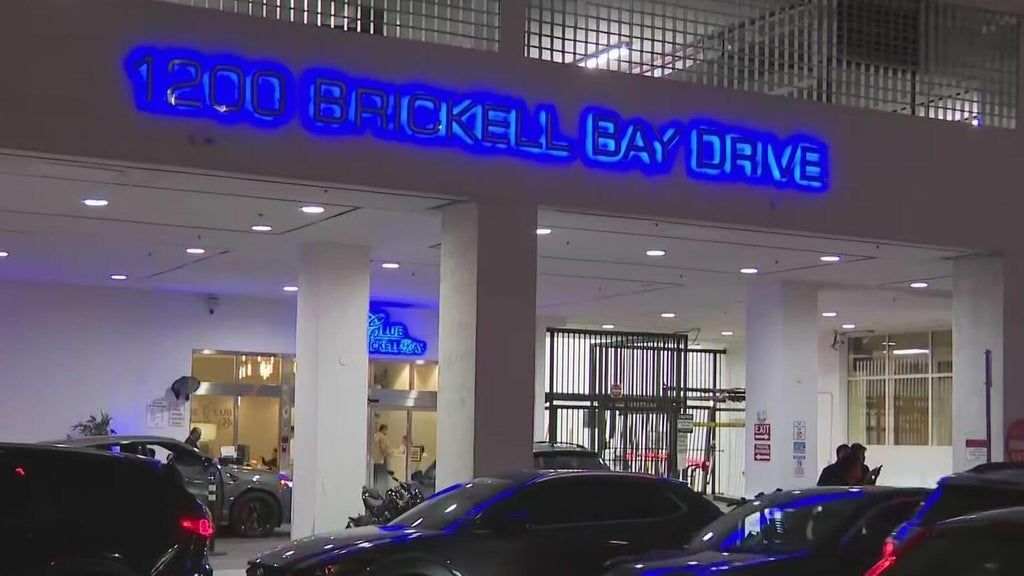 Brickell condo owner calls building an "illegal hotel" as Miami issues notice of violation — CBS Miami, Jupiter Real Estate news
