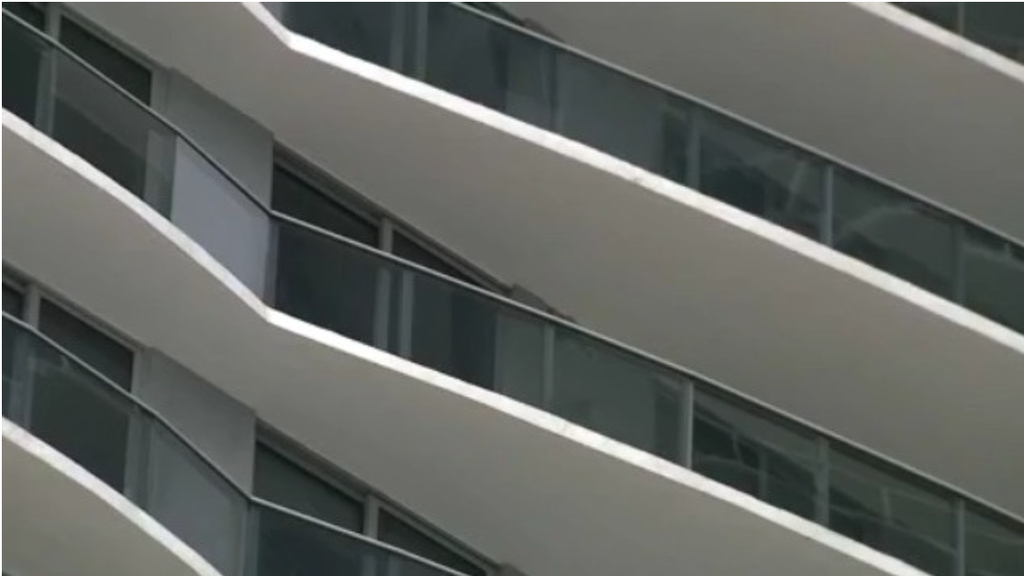 9th floor balcony fire at Miami high-rise forces man and his 2 dogs to flee building early in the morning — CBS Miami, Jupiter Community news