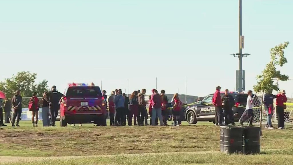 At least 2 killed, several injured after car drives onto Kansas soccer field — CBS Miami, Jupiter Sports news