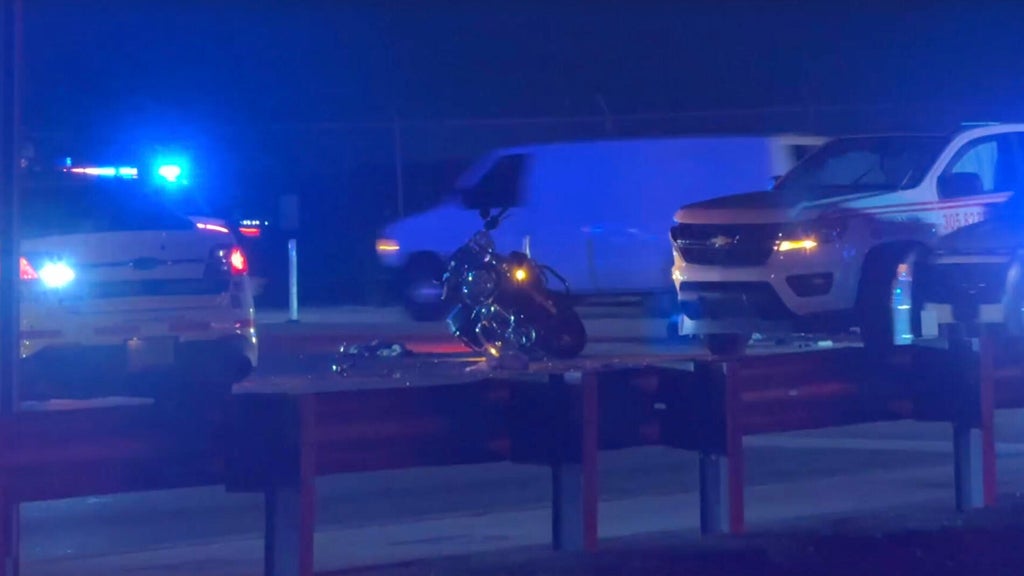 Motorcyclist airlifted to hospital after Miami Lakes crash, MDSO says — CBS Miami, Jupiter Health news
