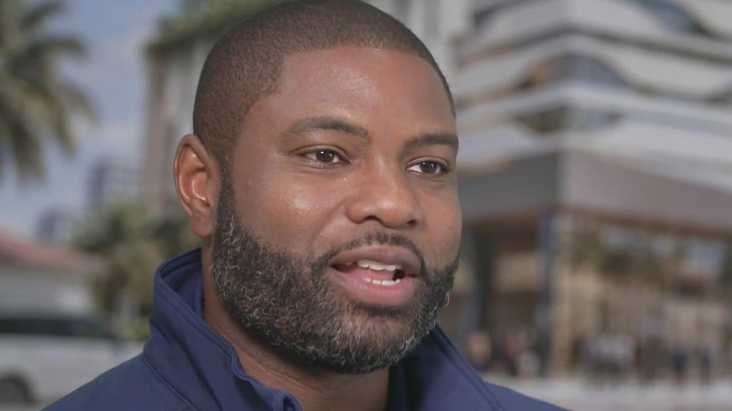 Byron Donalds sits down with CBS Miami's Jim DeFede while on the campaign trial in South Florida — CBS Miami, Jupiter Community news