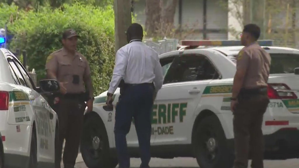 Man found dead in lot behind South Florida church after workers notice foul odor — CBS Miami, Jupiter Health news