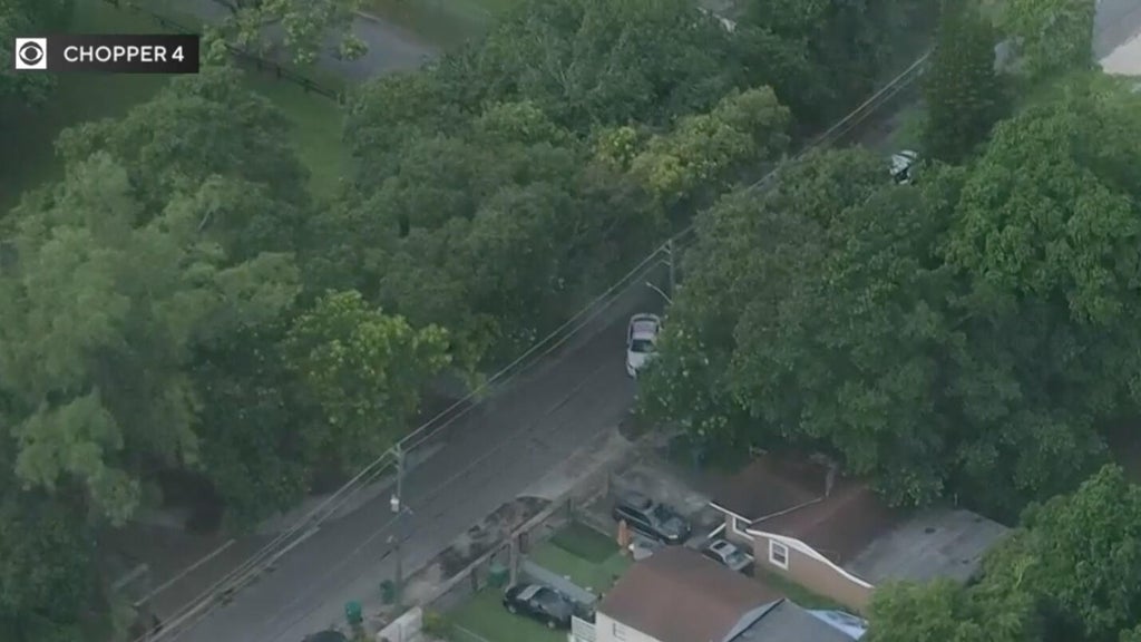 Man found dead near park in northwest Miami-Dade, homicide detectives investigating — CBS Miami, Jupiter Health news
