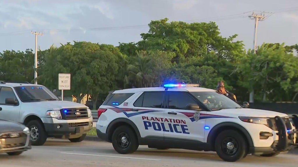 Deadly motorcycle crash shuts down lanes in Plantation — CBS Miami, Jupiter Community news