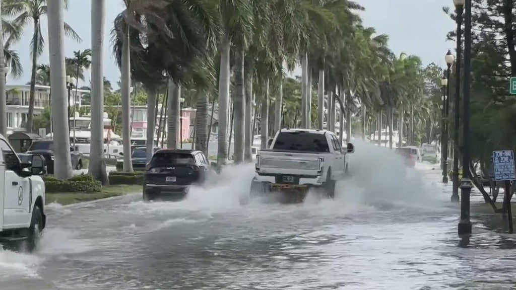 Drivers stranded, roads flooded as king tides send water rushing inland in Fort Lauderdale — CBS Miami, Jupiter Community news