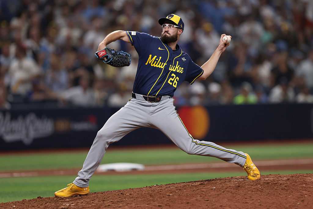 Brewers relief pitcher breaks postseason record — Jupiter Sports news