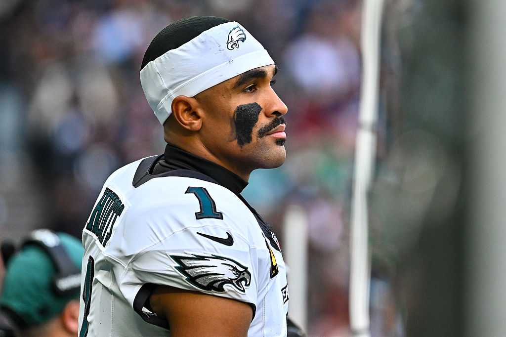 Eagles rule out quarterback Jalen Hurts for Sunday's game over blood clot — WPBF Sports Palm Beach, Jupiter Sports news