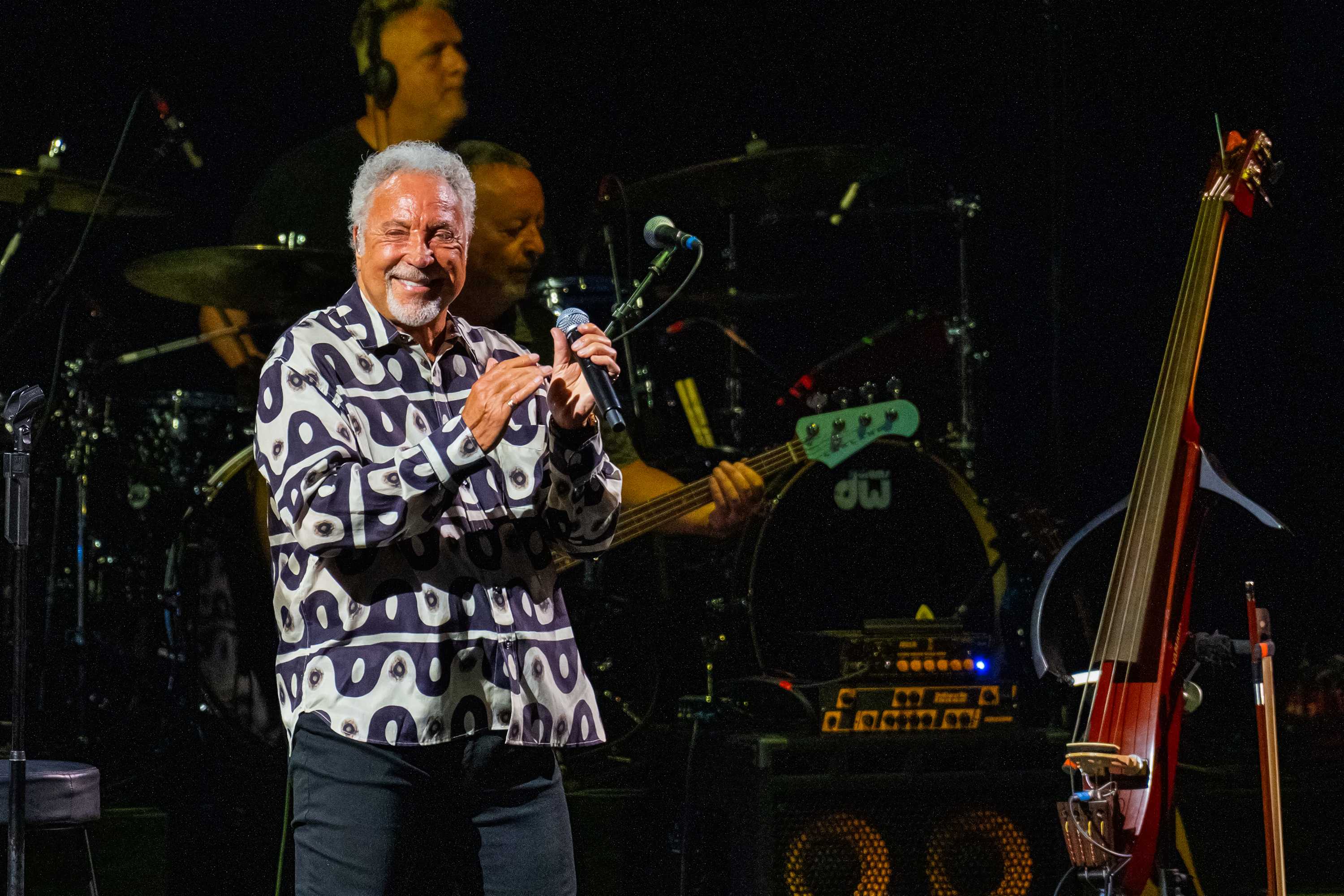 Tom Jones postpones tour dates to recover from illness — Jupiter Arts news