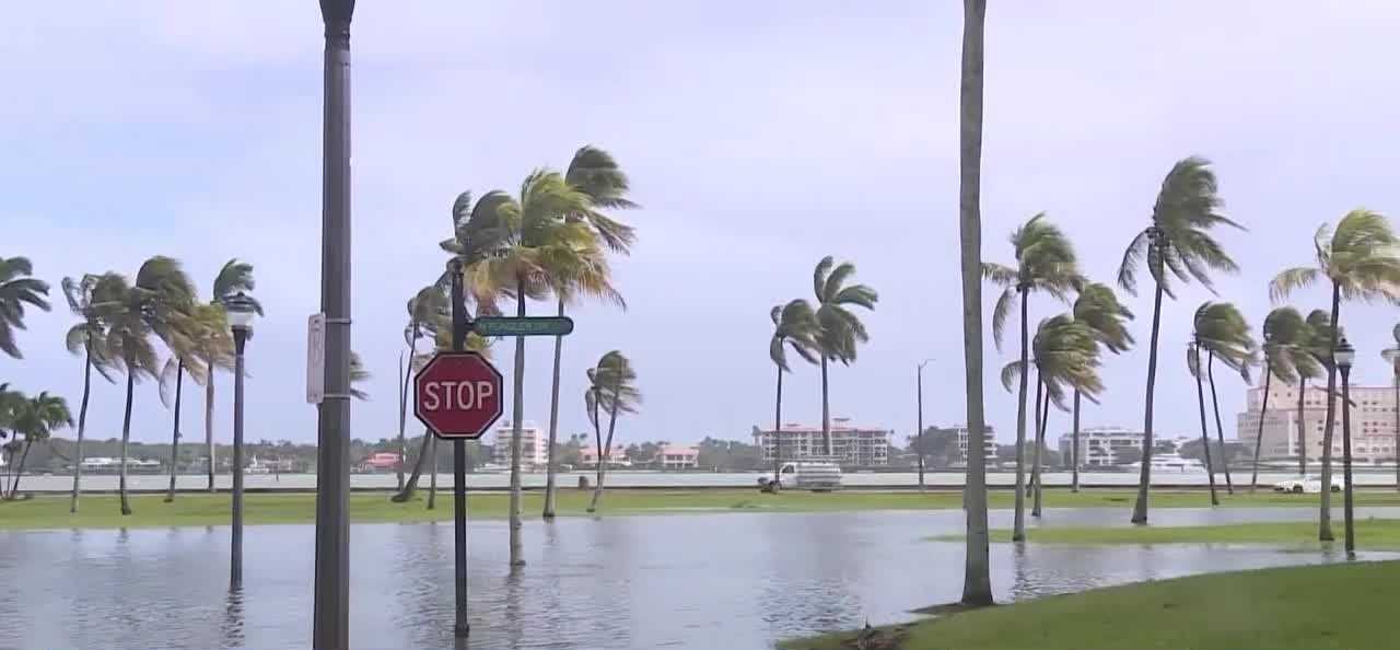 King tides bring flooding to Flagler Drive in West Palm Beach — WPBF West Palm Beach