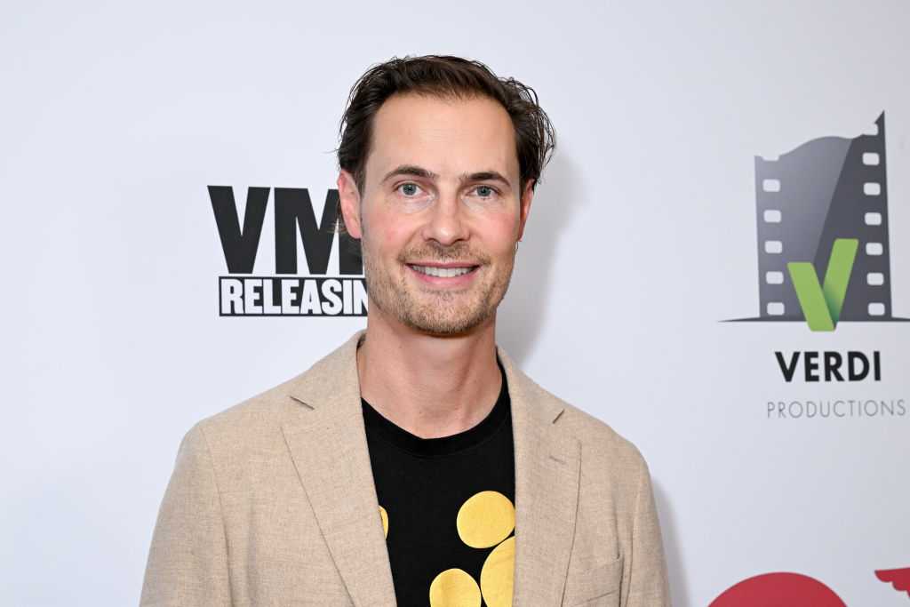 Lawsuit filed against 'Princess Diaries' actor: Couple alleges elder abuse, fraud  — WPBF Entertainment Palm Beach, Jupiter Arts news