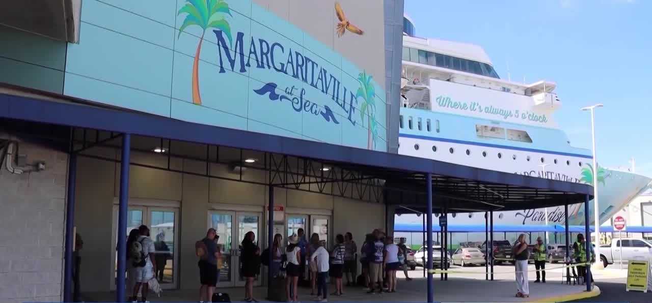 Margaritaville cruise passengers react to weather delay at Port of Palm Beach — WPBF West Palm Beach